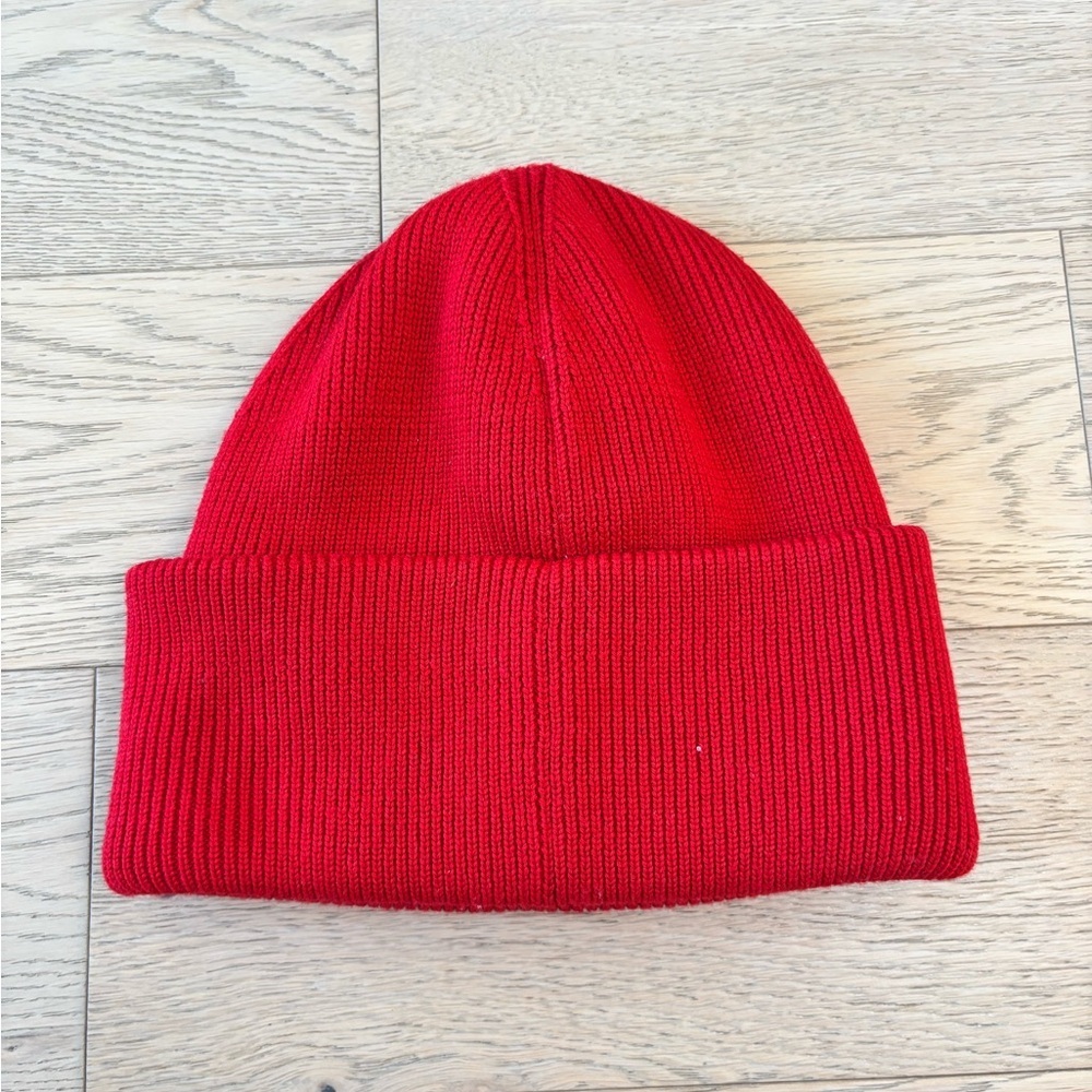 Canada Goose Men’s Large Patch Red Beanie - Picture 2 of 4